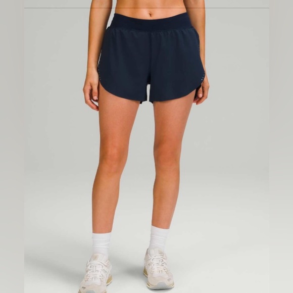 Lululemon Find Your Pace Lined High-Rise Short
3"'
True Navy
Size 4 - Picture 2 of 7